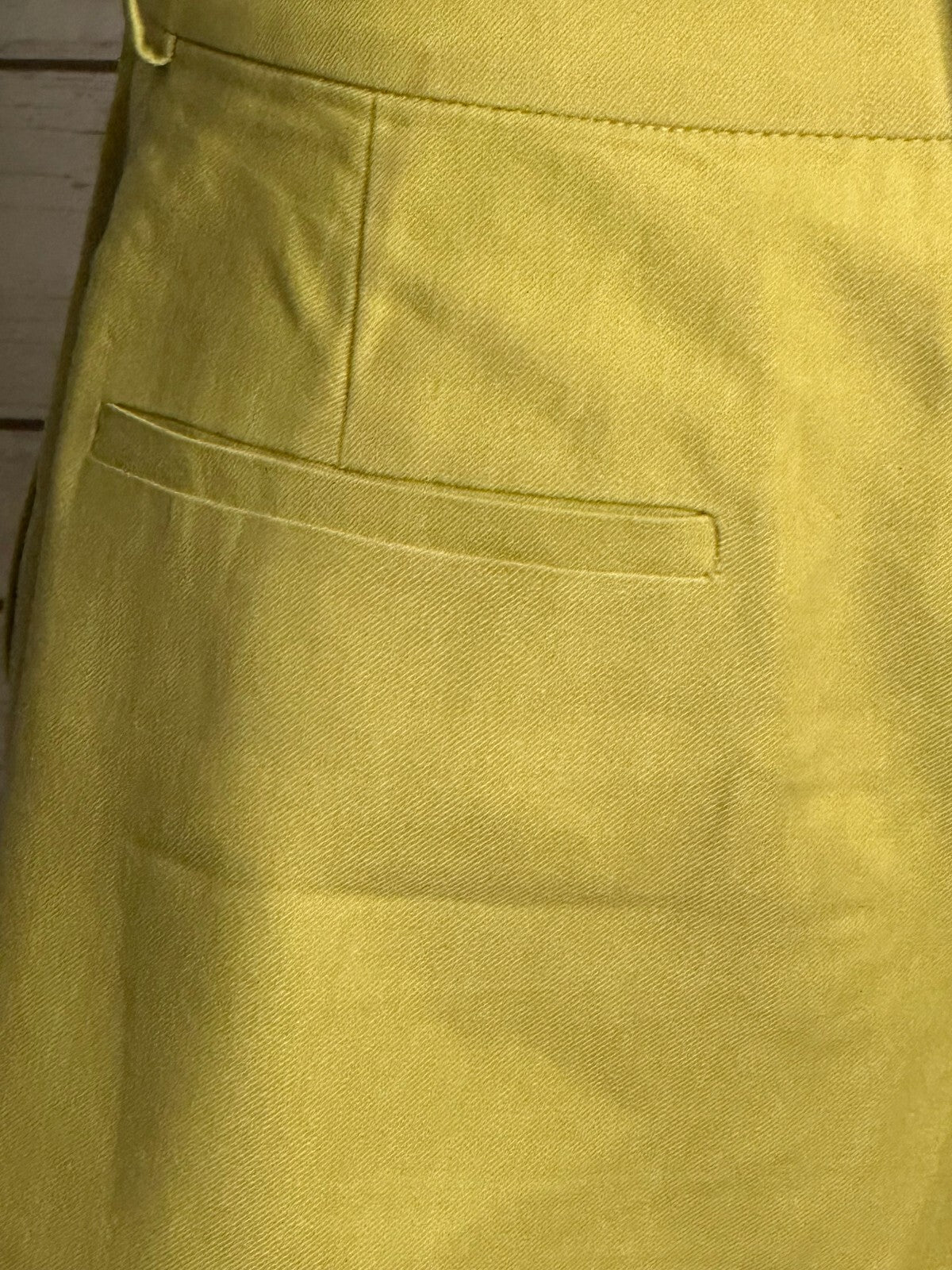 Ann Taylor chartreuse cotton linen tailored cuffed chino shorts Size 10 preppy