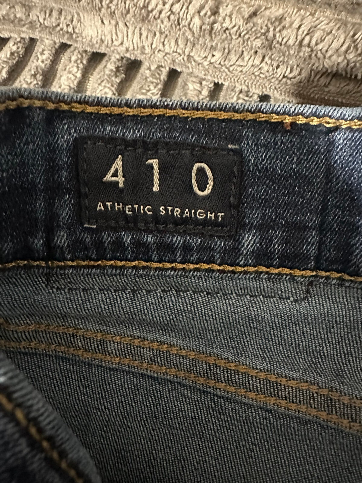 Lucky Brand 410 Athletic Straight medium-dark wash mid-rise denim jeans 40x32