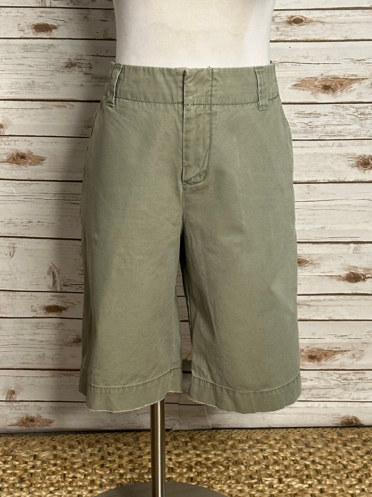 GAP Favorite Chino olive green cotton bermuda shorts Size 16