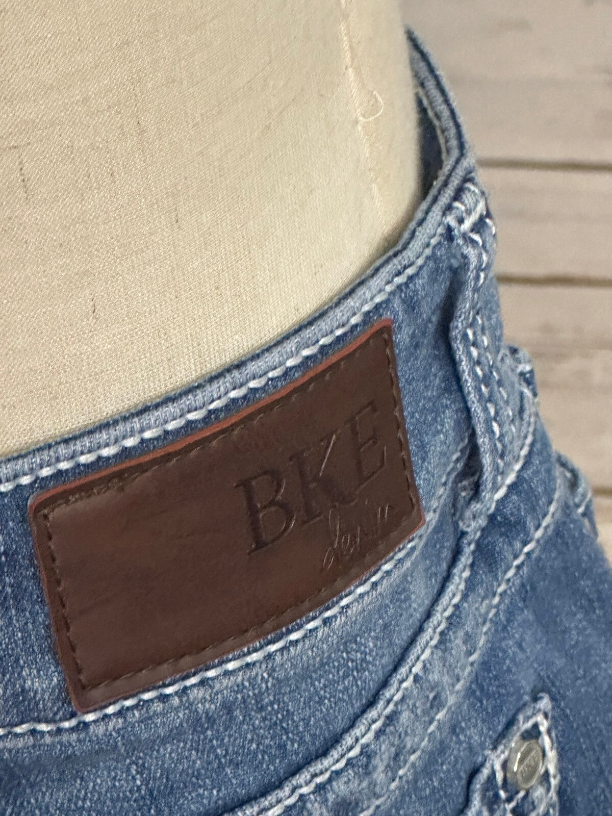 BKE Sabrina medium wash low-rise distressed stretch denim shorts Size 26 Y2K
