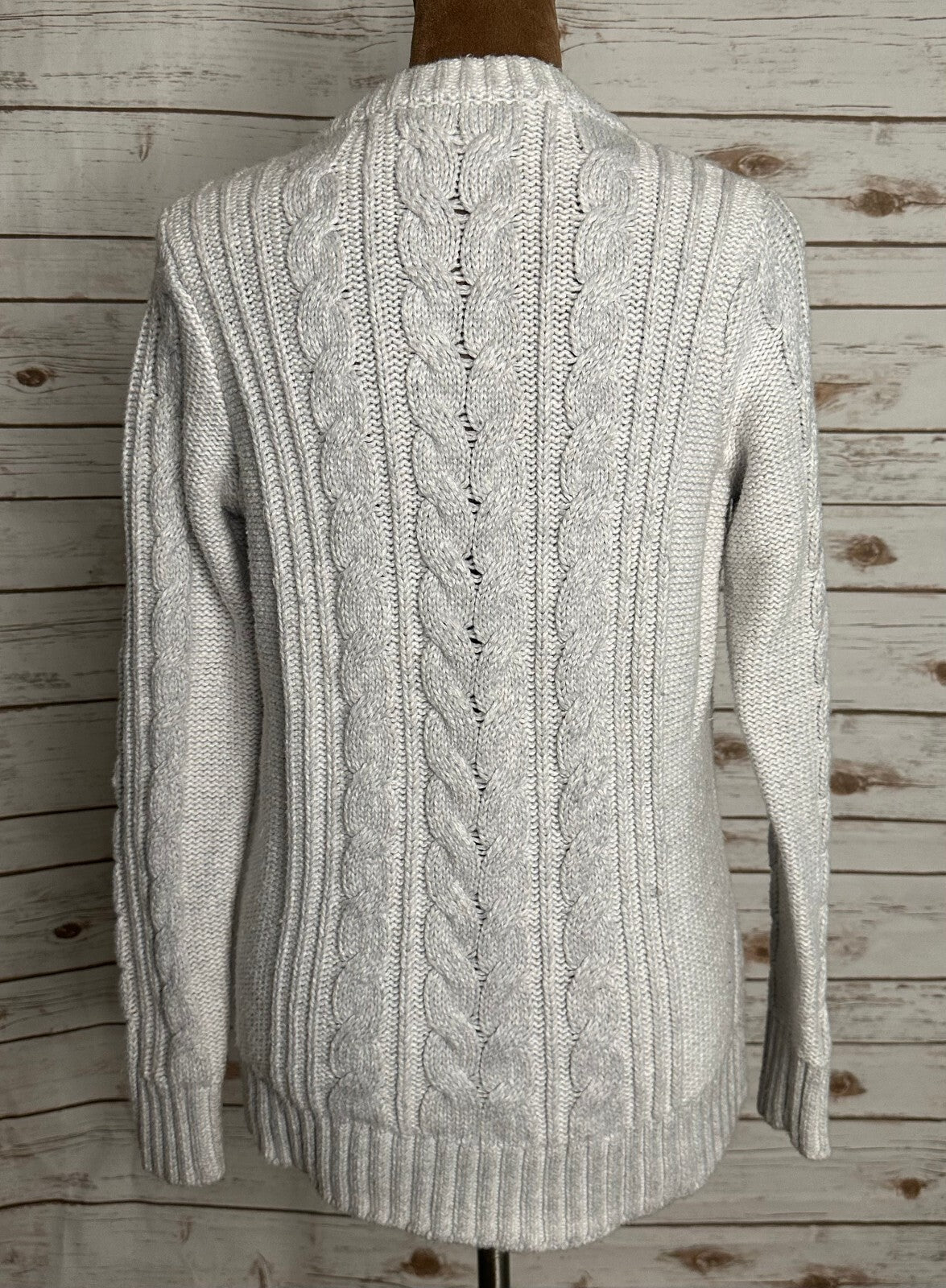 Abercrombie & Fitch grey beaded cable knit long sleeve V-neck sweater Size Small
