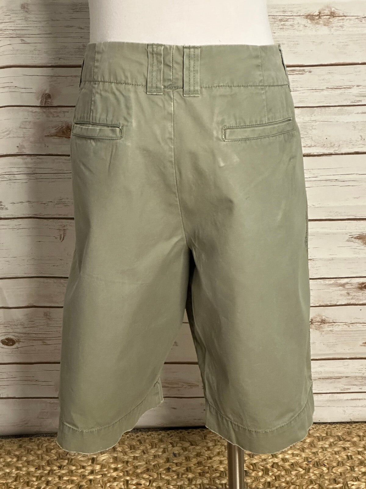 GAP Favorite Chino olive green cotton bermuda shorts Size 16