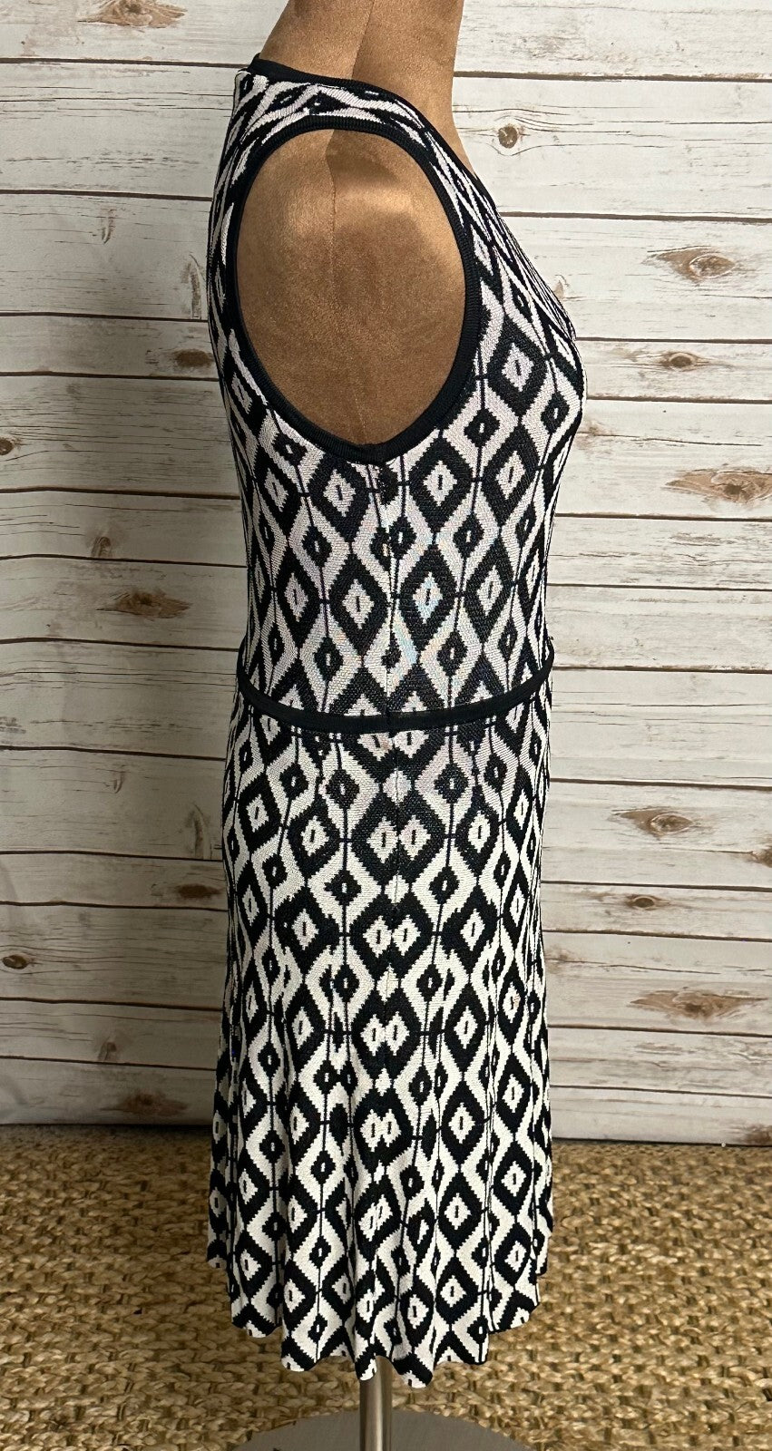 Trina Turk black white geometric sleeveless knit A-line dress Medium retro mod