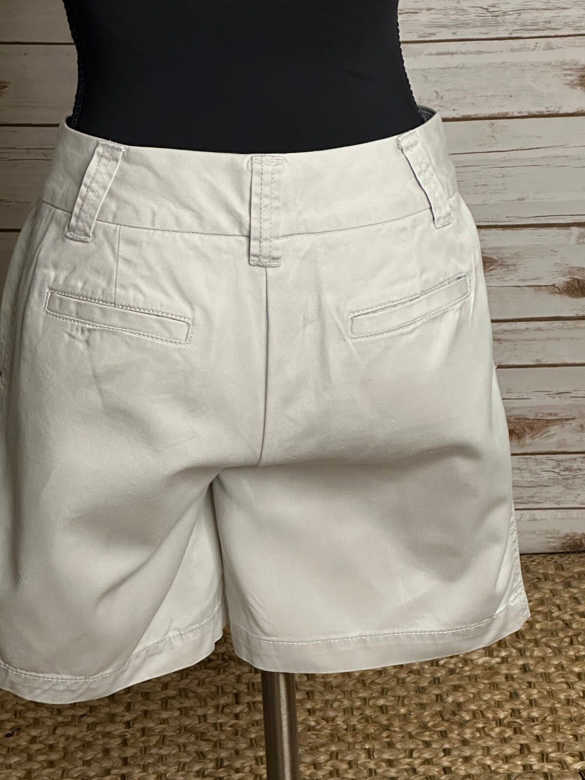 J.Crew ivory City Fit Classic Twill 100% cotton chino shorts Size 0 preppy