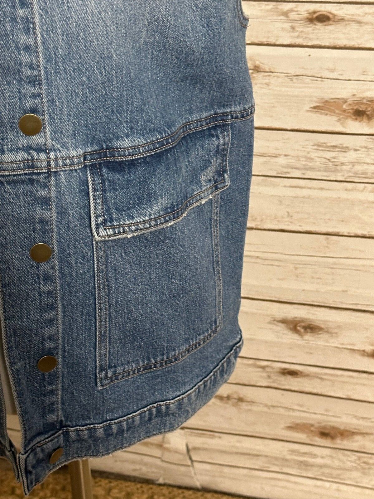 Evereve Luka light-medium wash oversized utility button front denim vest XS