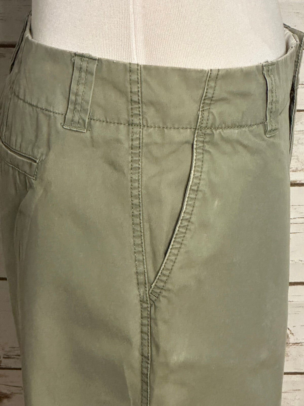 GAP Favorite Chino olive green cotton bermuda shorts Size 16