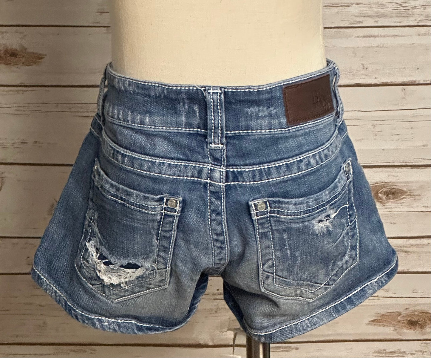BKE Sabrina medium wash low-rise distressed stretch denim shorts Size 26 Y2K