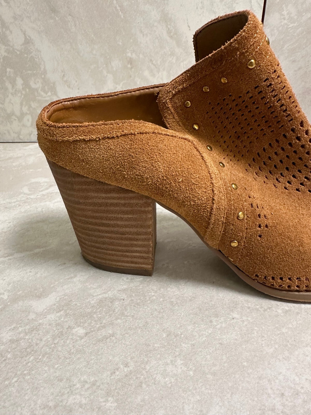 Gibson & Latimer Nora tan perforated suede gold studded mules 8.5 Western