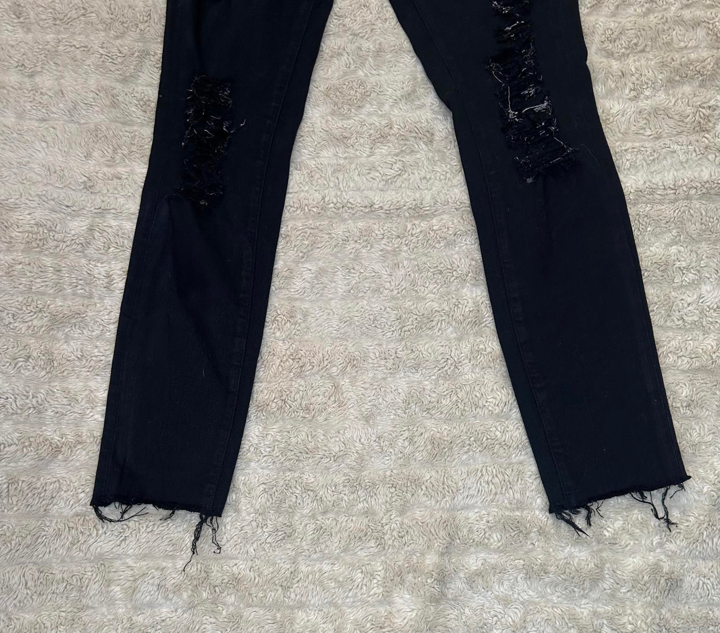 Frame 'Le Skinny de Jeanne' black distressed cropped skinny jeans Size 24