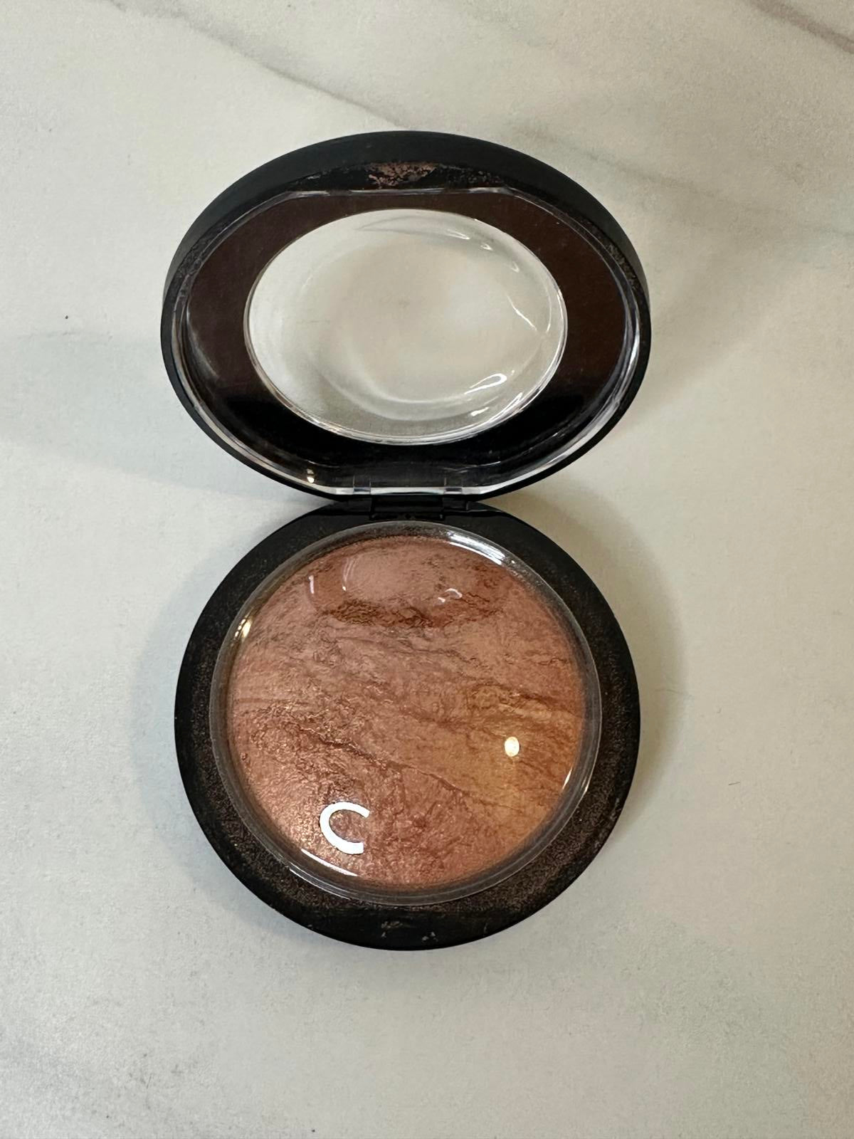 MAC Cosmetics Mineralize Skinfinish highlighter face powder - Cheeky Bronze