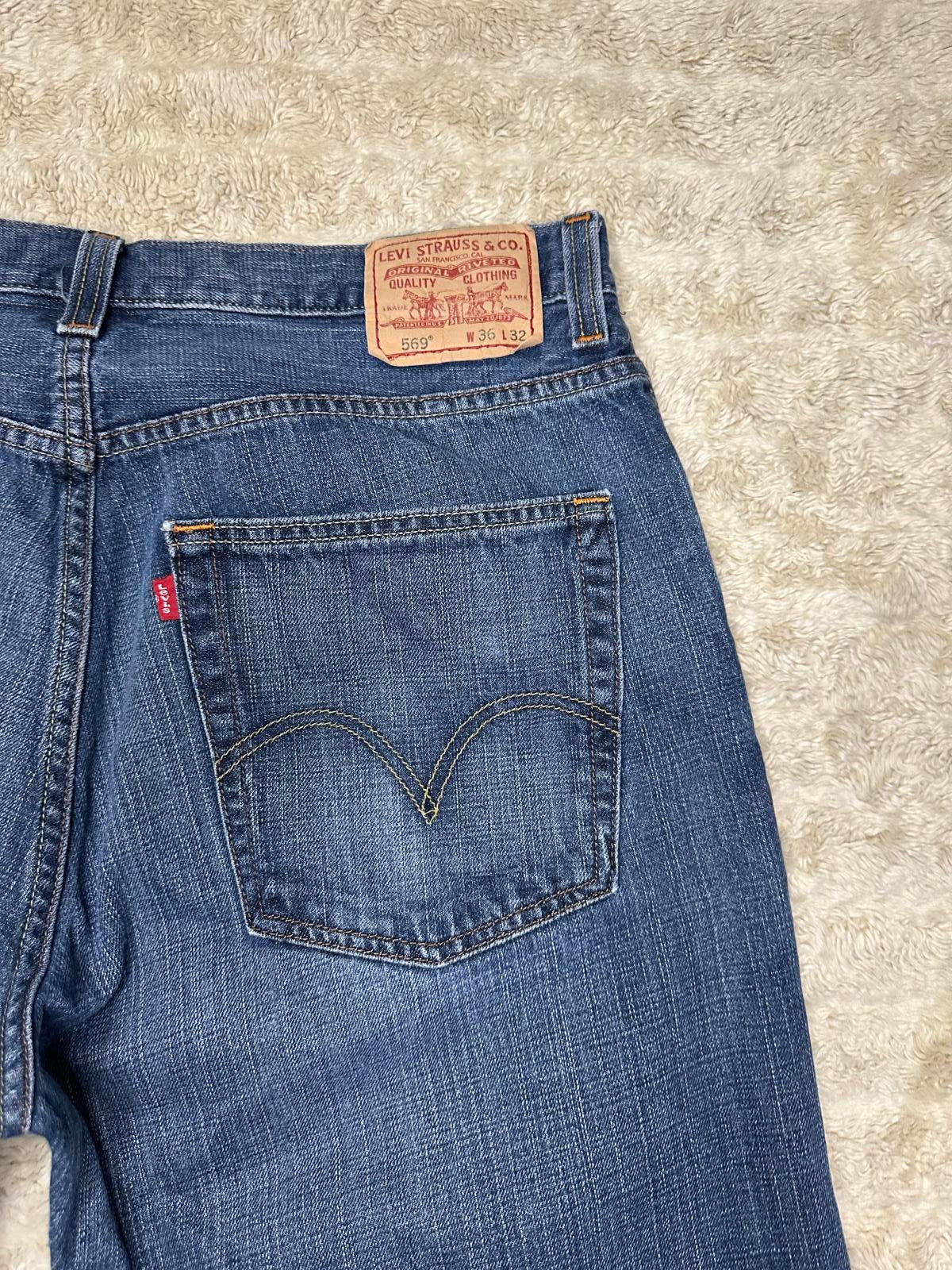 Levi's 569 Loose Straight Fit medium wash jeans Size 36x32