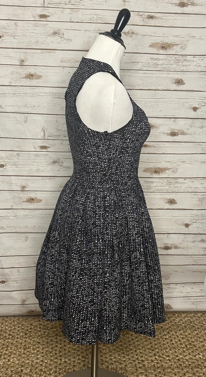 cinq a sept black/white sleeveless cutout fit and flare cocktail dress Size 0
