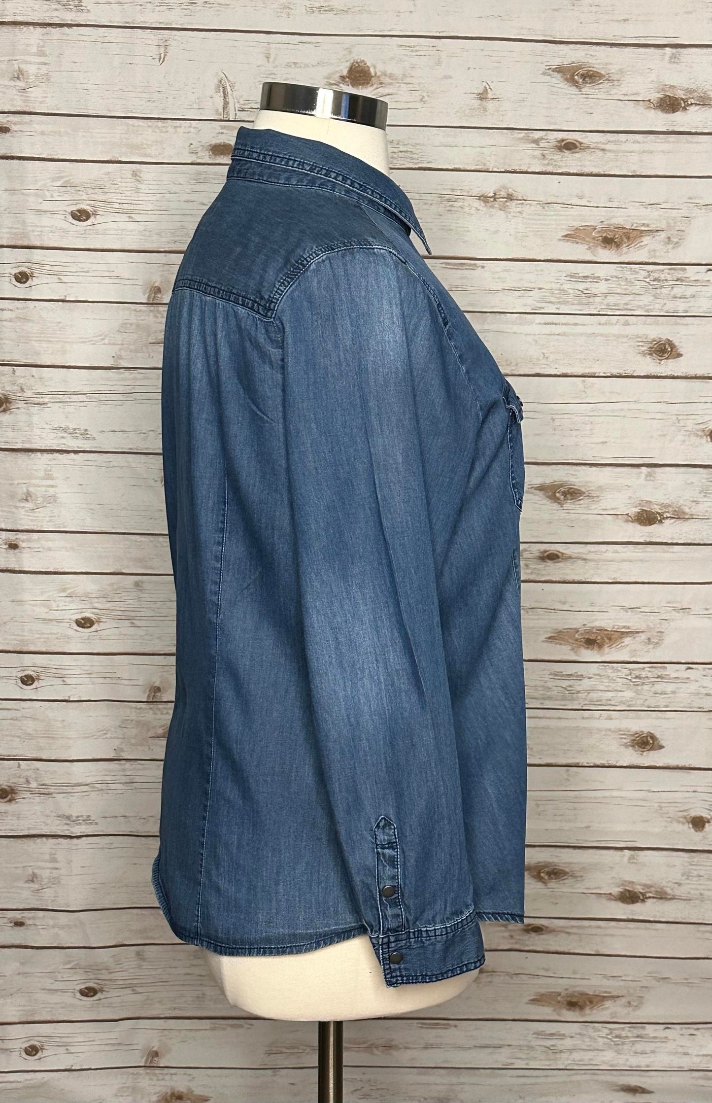 J. Jill long-sleeved 100% cotton chambray snap button shirt Size XL